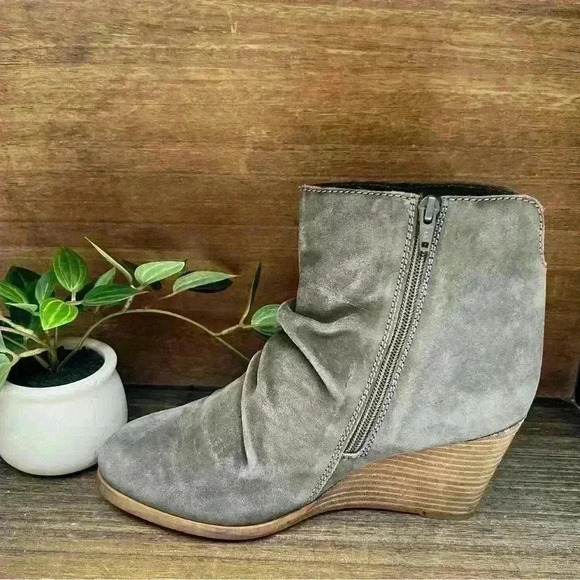 New (MSRP:$89) LEATHER DIBA Wood Wedge Heel Suede Slouch Style Booties - Sz 8.5 - Picture 2 of 15